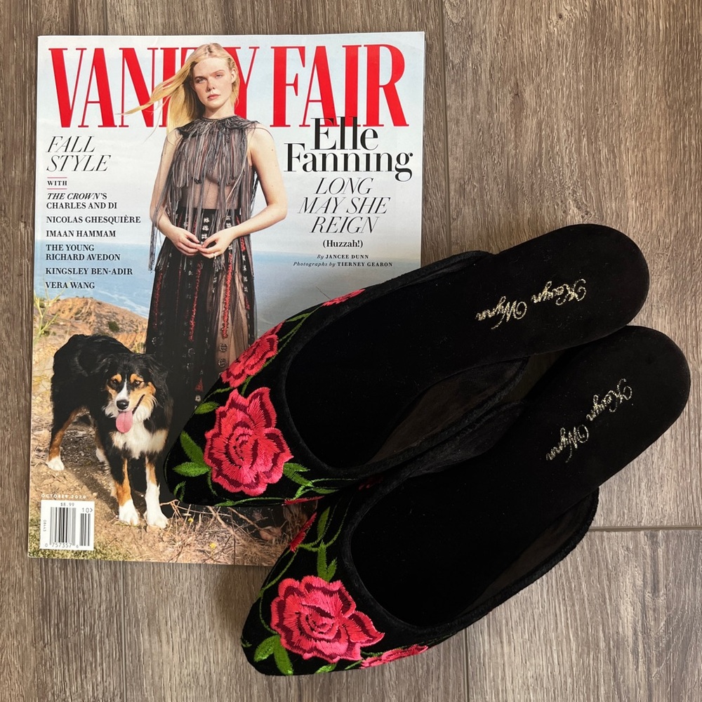 NWT Stunning Kevyn Wynn Velvet Cocktail Mules
